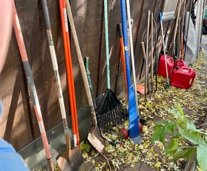 lot 311 image: Large Lot of Good Quality Yard & Other Tools 