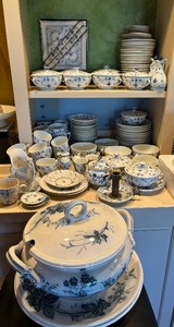 lot 76 image: LARGE Collection of Vintage B&ampG Kjobenhavn Denmark China Dishware