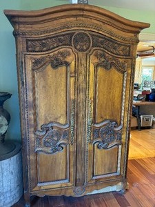 lot 73 image: Gorgeous Antique French Provincial Cabinet