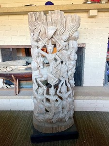 lot 208 image: LARGE & Impressive Early Burmese Carved Figural Tree Trunk Sculpture
