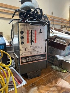 lot 318 image: Montgomery Ward 295 Welder 