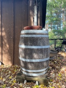 lot 319 image: Large Vintage Wood Barrel Rain Catcher 