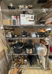 lot 169 image: Entire Contents of Kitchen Shelving Unit - Quality Kitchen Items - Small Appliances etc
