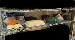 lot 173 image: Contents of Single Kitchen Shelf #3 - Cookware Dutch Ovens Cast Iron etc