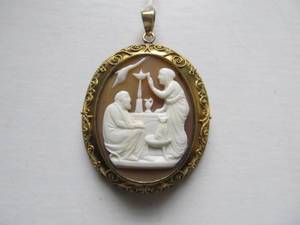 lot 352 image: Antique Victorian Carved Cameo Set in 8K Gold