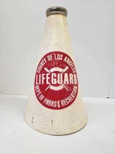 lot 321 image: Original Vintage 1950s-60s LOS ANGELES Beach Lifeguard BullhornMegaphone