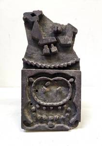 lot 324 image: Antique Wooden Mold