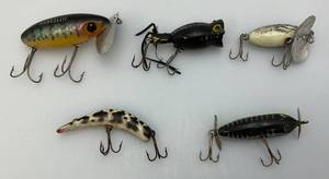 lot 84 image: Misc. Vintage Wooden Lures