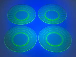 lot 18 image: 1930s VaselineUranium Depression Glass Dessert Plates