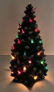 lot 189 image: Old School 16 Molded Ceramic Christmas Tree (AS SEEN)
