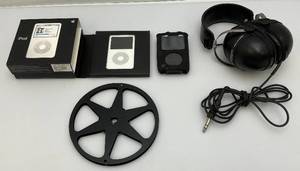 lot 193 image: Vintage Ipod & Pioneer SE-205 Headphones & More