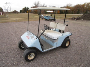 lot 4 image: E-Z-GO Gas Golf Cart