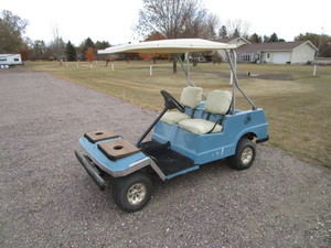lot 5 image: Harley Davidson Gas Golf Cart