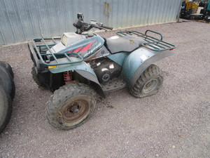 lot 7 image: Polaris 425 Magnum 4 ATV (needs work)