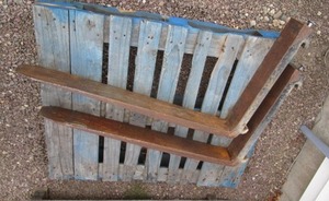 lot 14 image: 42 Forklift Forks
