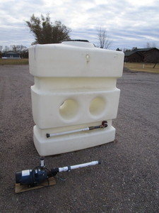 lot 18 image: 400gal Poly Water Tank & Well Pump