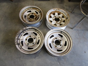 lot 27 image: (4) 15 Trailer Wheels 4 14 BC
