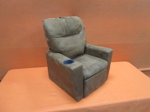 lot 55 image: Toddlers Recliner