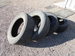lot 74 image: (4) 20 Tires (2) 27560 R20 (2) 25555 R20