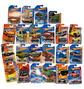 lot 19 image: LOT OF 22 HOT WHEELS CARS