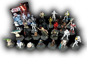 lot 35 image: Star Wars Collectible Figurines - Iconic Characters from Various Eras