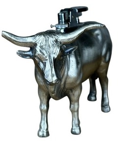lot 73 image: Vintage Metal Bull Shaped Table Lighter - Japan Made Collectible