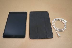 lot 2 image: Apple iPad Mini 4GWi-Fi Tablet - AT&T
