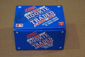lot 19 image: 1989 Score Rookie & Traded Baseball Card Set