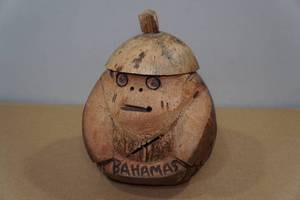 lot 35 image: Bahamas Coconut Carving