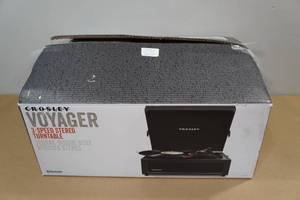 lot 38 image: Crosley Voyager 3-Speed Stereo Turntable