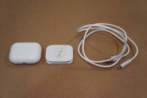 lot 40 image: Apple AirPod Pro Earbuds