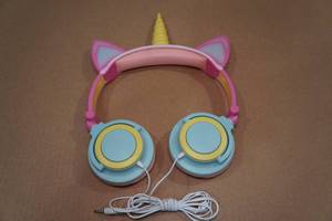 lot 50 image: Kids On-Ear Head Set