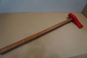 lot 75 image: Buffalo 8lb Splitting Maul