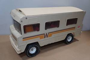 lot 91 image: Vintage Tonka Winnebago Camper Truck