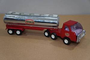lot 92 image: Texaco Die Cast Tanker Truck