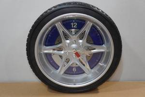 lot 100 image: 14 Tire Clock