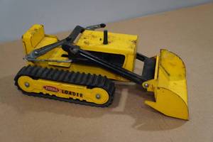 lot 104 image: Vintage Tonka Loader Tractor