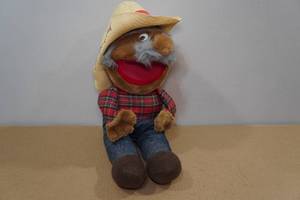 lot 142 image: Vintage Shot Gun Red Hee Haw Puppet