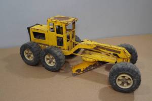 lot 153 image: Vintage Tonka Grader Tractor