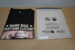 lot 180 image: Donald Trump T-Shirt -2XL