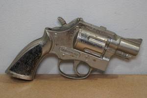 lot 193 image: Vintage Hubley All Metal Trooper Snub Nose Cap Gun