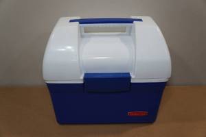 lot 197 image: Rubbermaid 8-Quart Sidekick Cooler