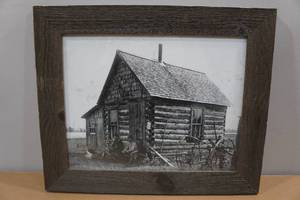 lot 202 image: Vintage Style Framed Picture