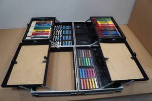lot 231 image: Painting and Coloring Set