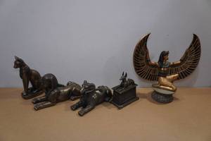 lot 280 image: Assorted Egyptian Themed Dcor
