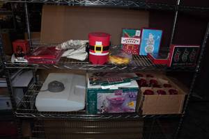 lot 289 image: Assorted Holiday Dcor