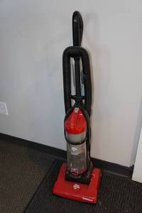 lot 293 image: Dirt Devil Vacuum