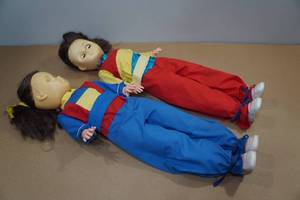 lot 297 image: Vintage Undeeda 25 Twin Dolls