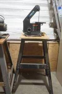 lot 3 image: Delta Belt and Disk Sander with stand and manual