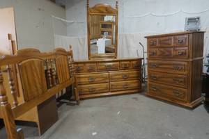 lot 38 image: Broyhill 4 piece bedroom set